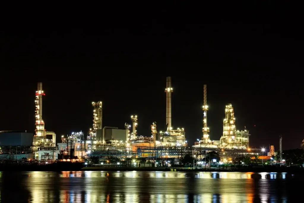 Нефтехимический завод Nakhl Asmari открылся в Иране