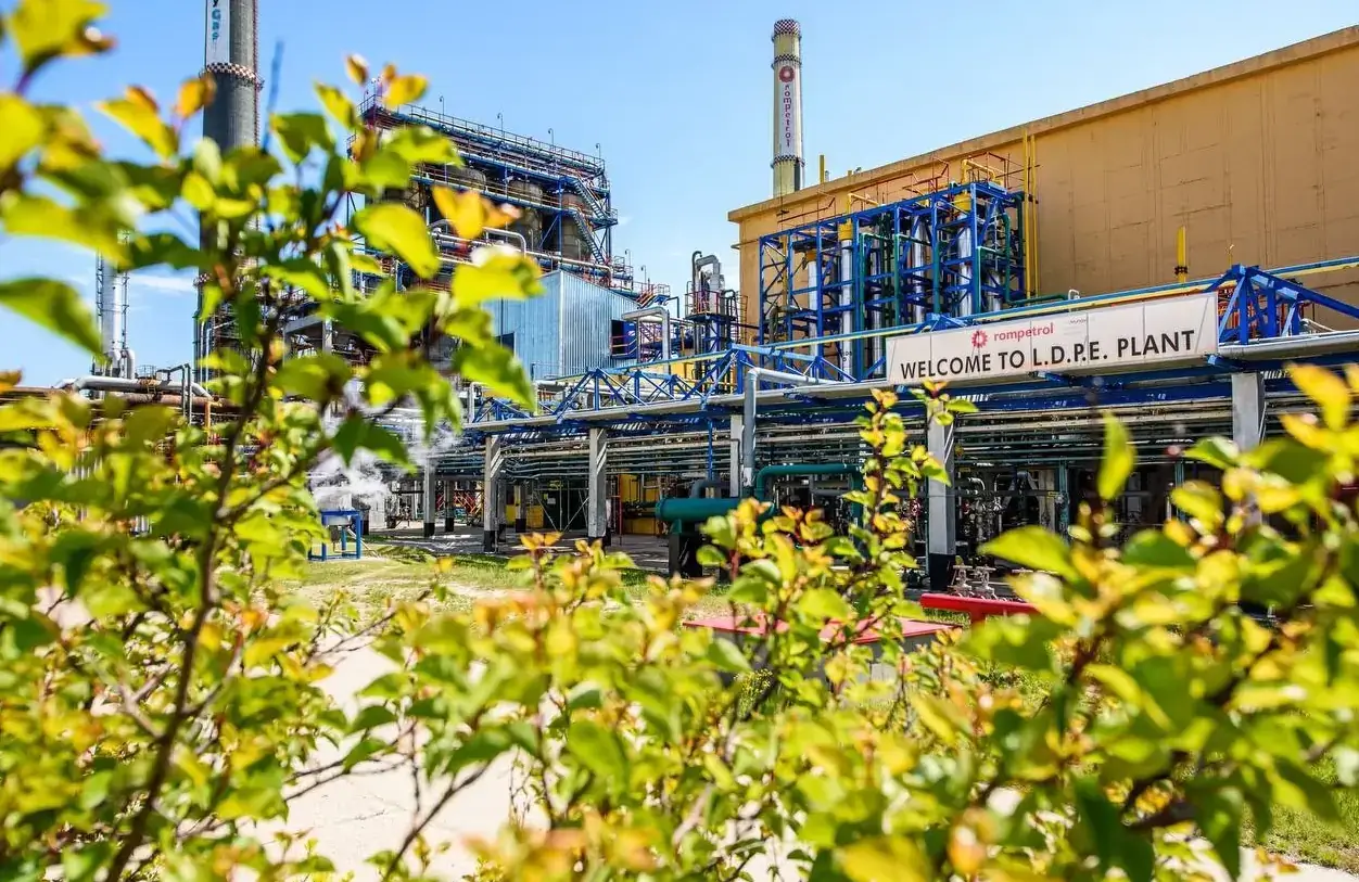 «КазМунайГаз» возобновил работу нефтехимической установки и производство полиэтилена в Румынии